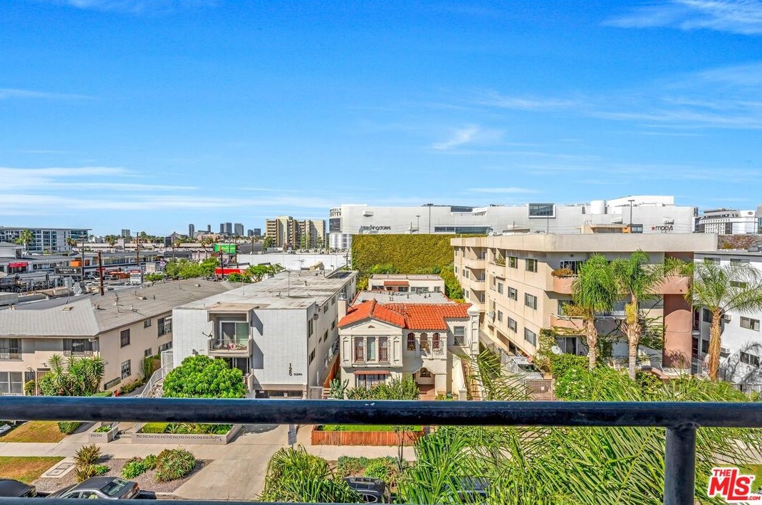 116 Croft Ave, Los Angeles CA  90048-3448 exterior