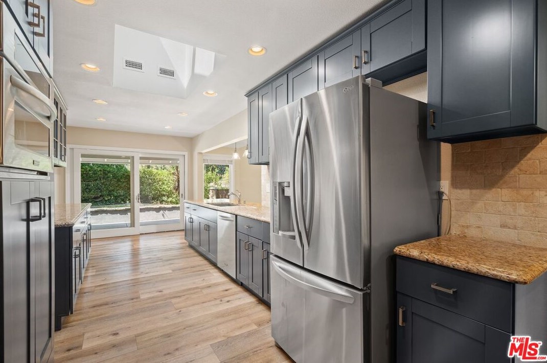 3272 Longridge Ave, Van Nuys, CA 91423