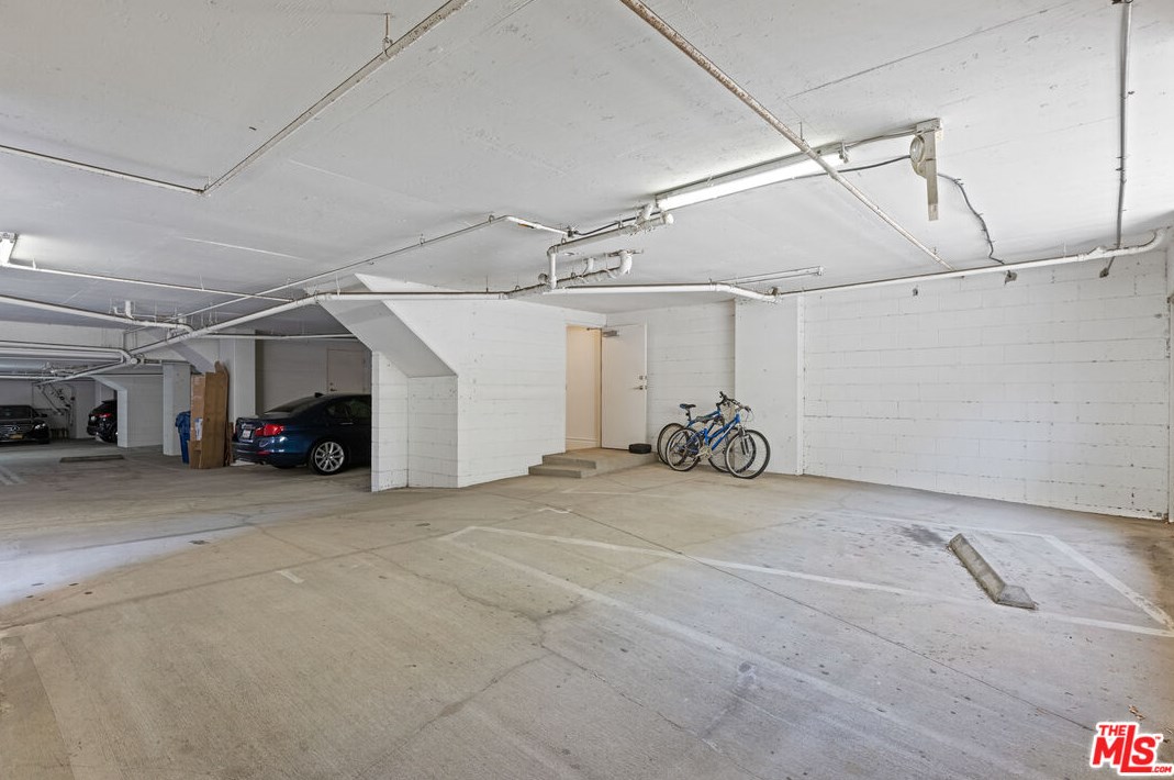 1804 Barrington Ave, Los Angeles CA  90025-5396 exterior