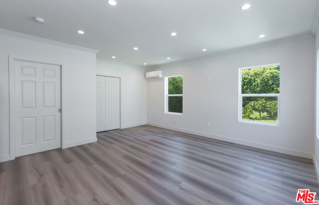 2037 Greenfield Ave, Los Angeles CA  90025-5718 exterior