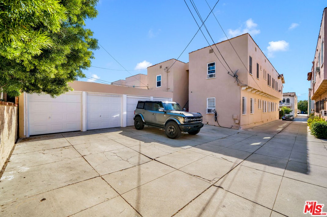346 Gardner St, Los Angeles CA  90046-6516 exterior