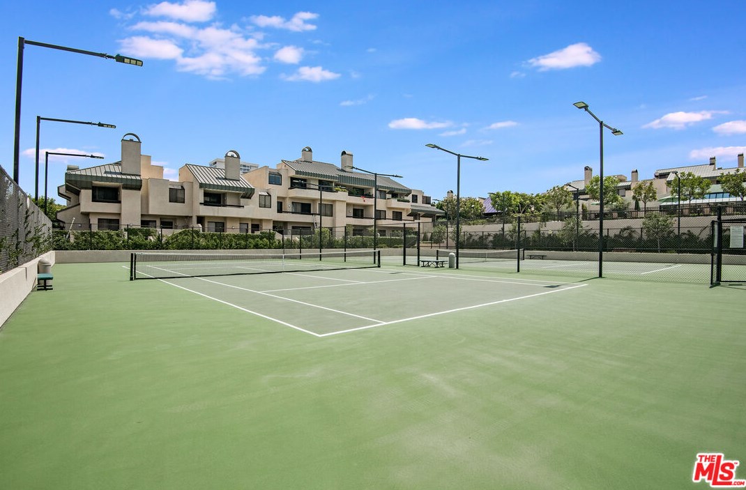 2228 Century Hl, Los Angeles CA  90067-3505 exterior