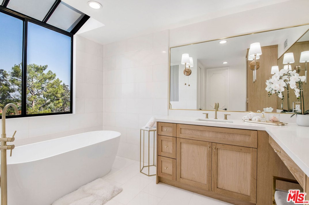 2228 Century Hl, Los Angeles CA  90067-3505 exterior