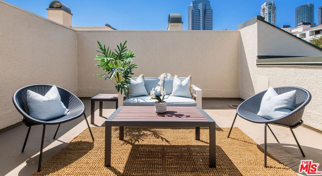 2228 Century Hl, Los Angeles CA  90067-3505 exterior