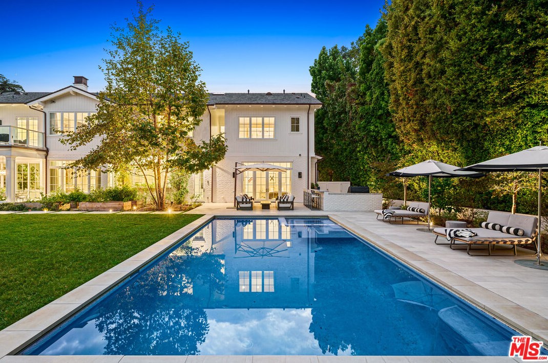 400 Bristol Ave, Los Angeles CA  90049-2608 exterior
