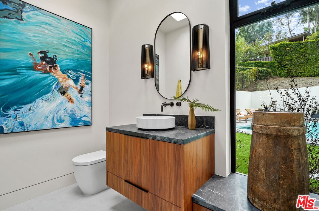 1056 Carrara Pl, Los Angeles CA  90049-1300 exterior