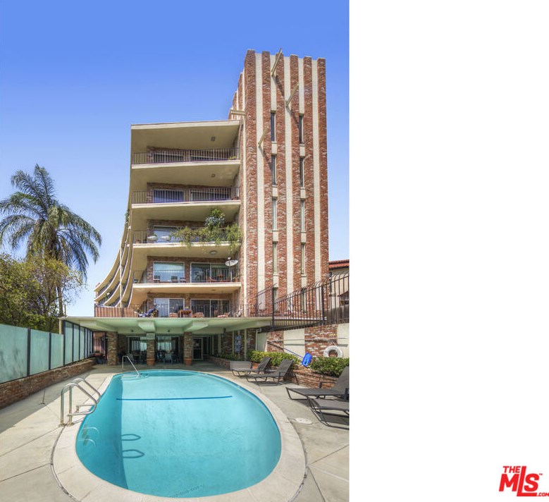 2260 Cahuenga Blvd, Los Angeles CA  90068-2768 exterior