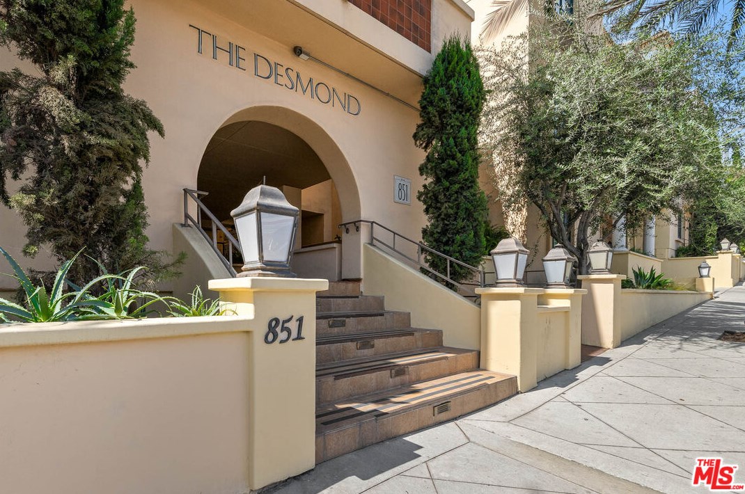 851 San Vicente Blvd, Los Angeles CA  90069-4511 exterior