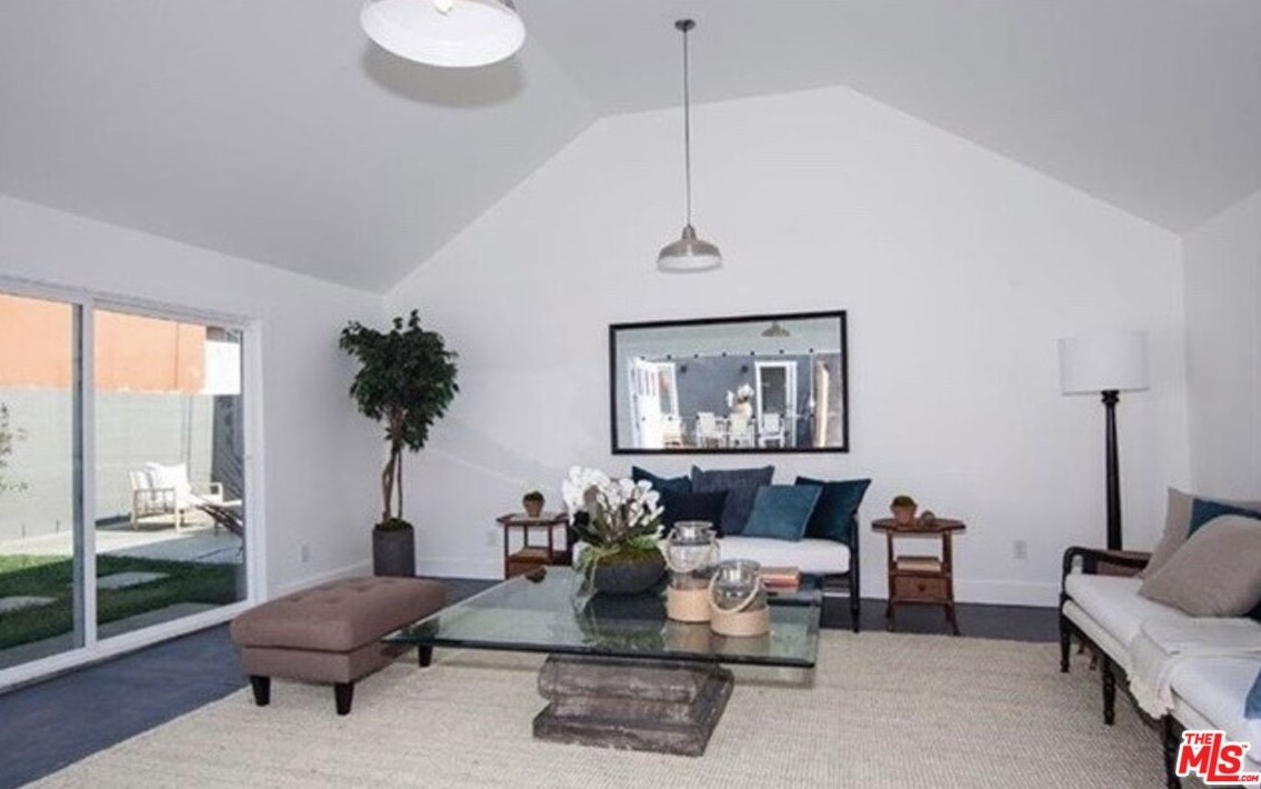 1364 Keniston Ave, Los Angeles CA  90043-3737 exterior