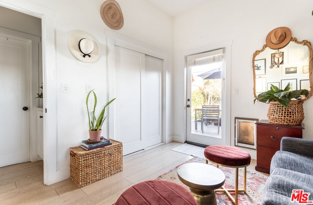 1364 Keniston Ave, Los Angeles CA  90043-3737 exterior