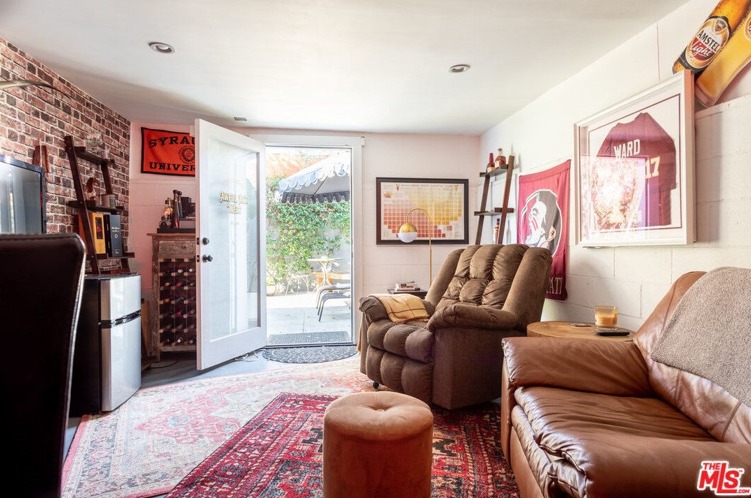 1364 Keniston Ave, Los Angeles CA  90043-3737 exterior