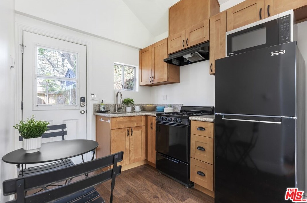 962 Maltman Ave, Los Angeles CA  90026-2712 exterior