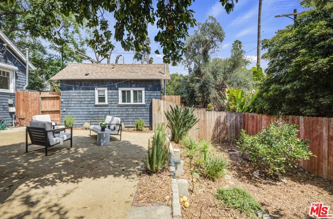 962 Maltman Ave, Los Angeles CA  90026-2712 exterior