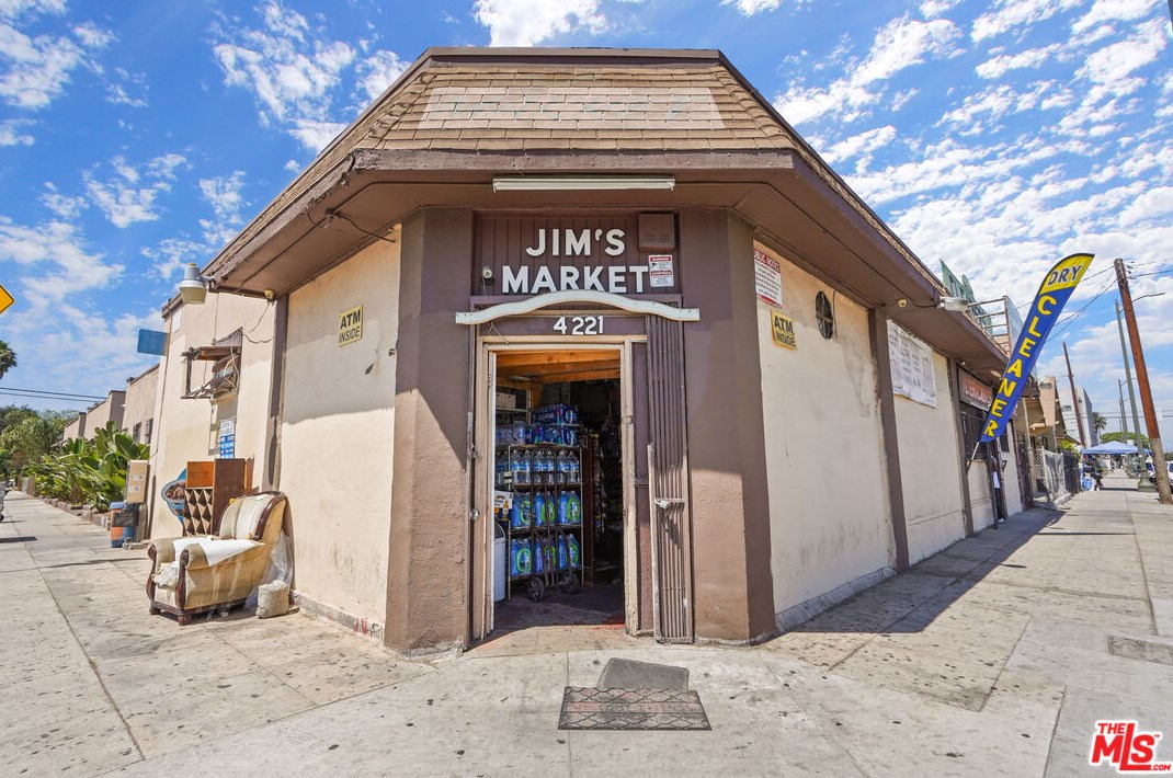 4219 Main St, Los Angeles CA  90037-2211 exterior