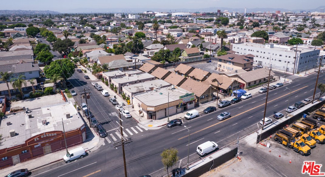 4219 Main St, Los Angeles CA  90037-2211 exterior