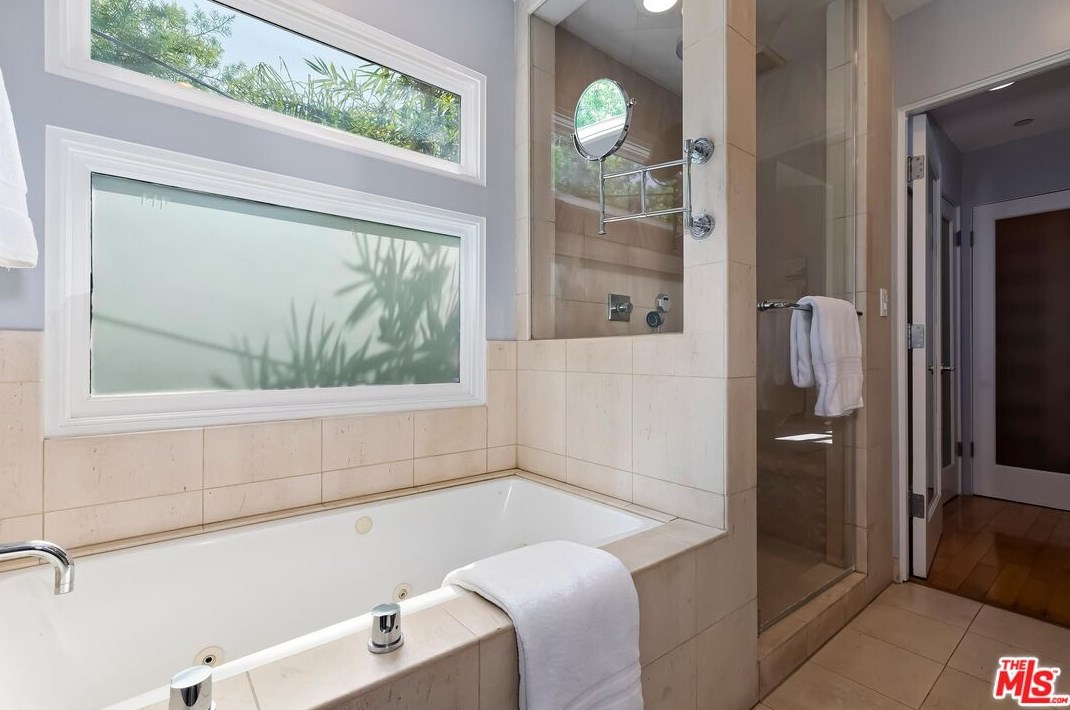 343 Huntley Ave, Los Angeles CA  90048-4703 exterior