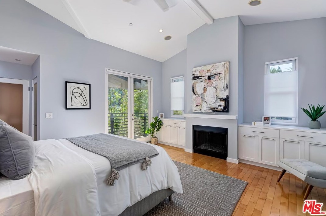 343 Huntley Ave, Los Angeles CA  90048-4703 exterior