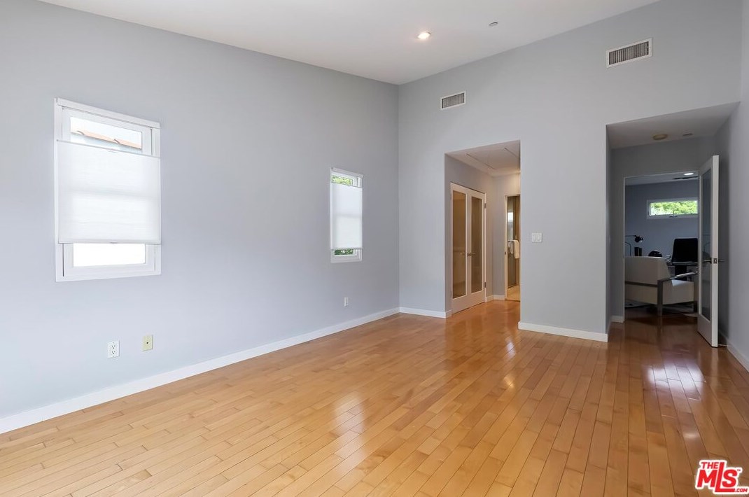 343 Huntley Ave, Los Angeles CA  90048-4703 exterior
