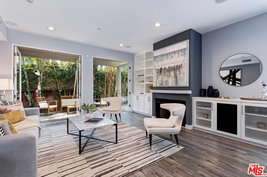 343 Huntley Ave, Los Angeles CA  90048-4703 exterior