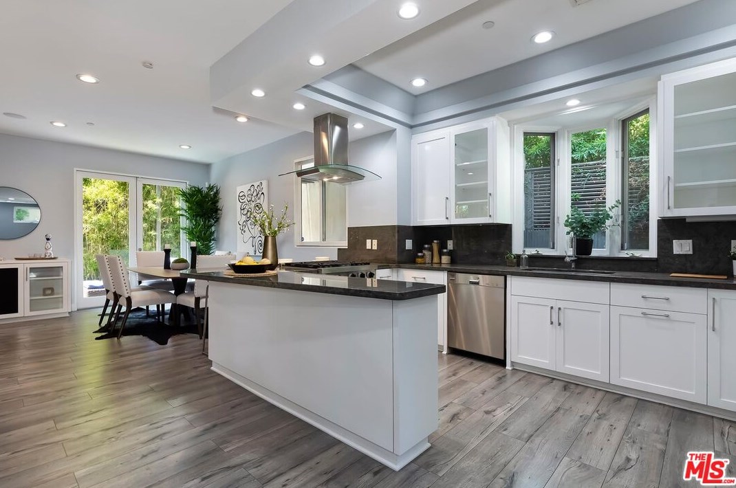 343 Huntley Ave, Los Angeles CA  90048-4703 exterior