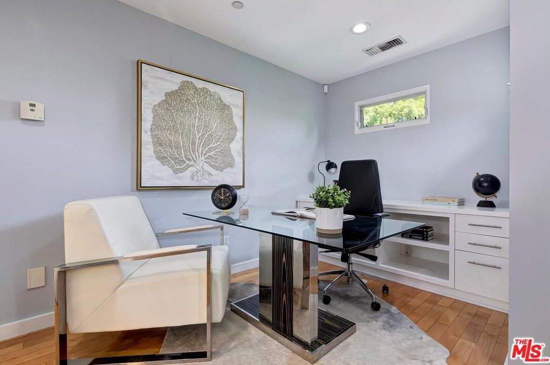 343 Huntley Ave, Los Angeles CA  90048-4703 exterior