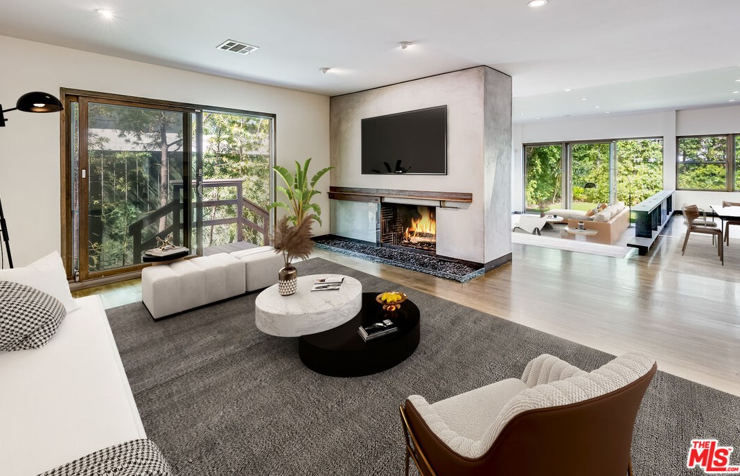 242 Anita Ave, Los Angeles CA  90049-3804 exterior