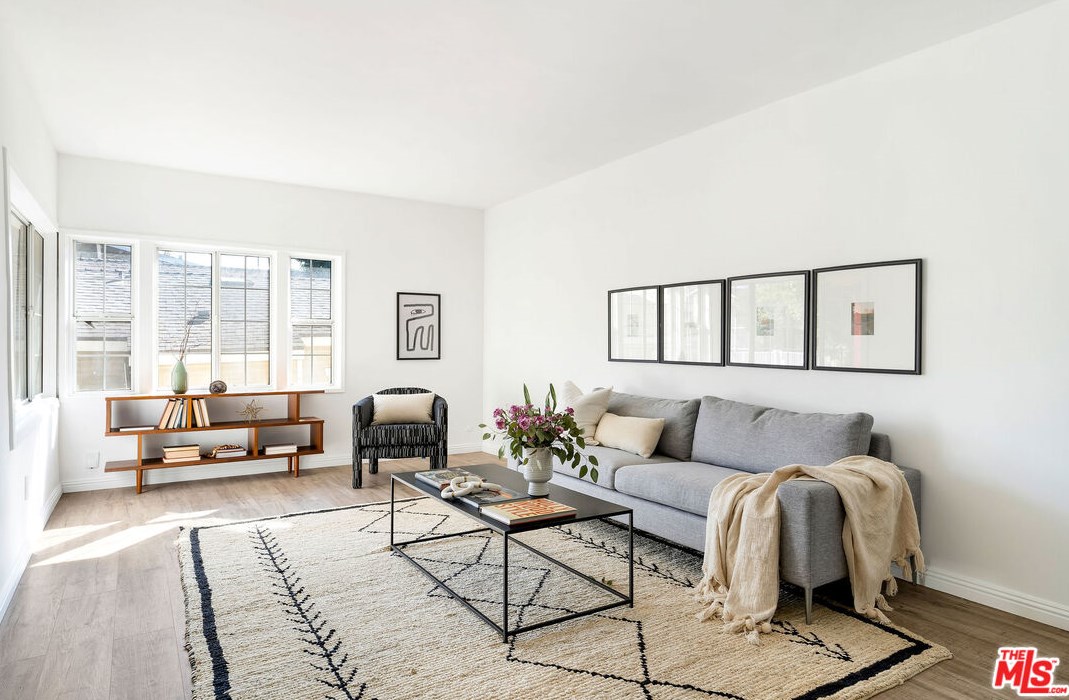 623 Laveta Ter, Los Angeles CA  90026-4303 exterior