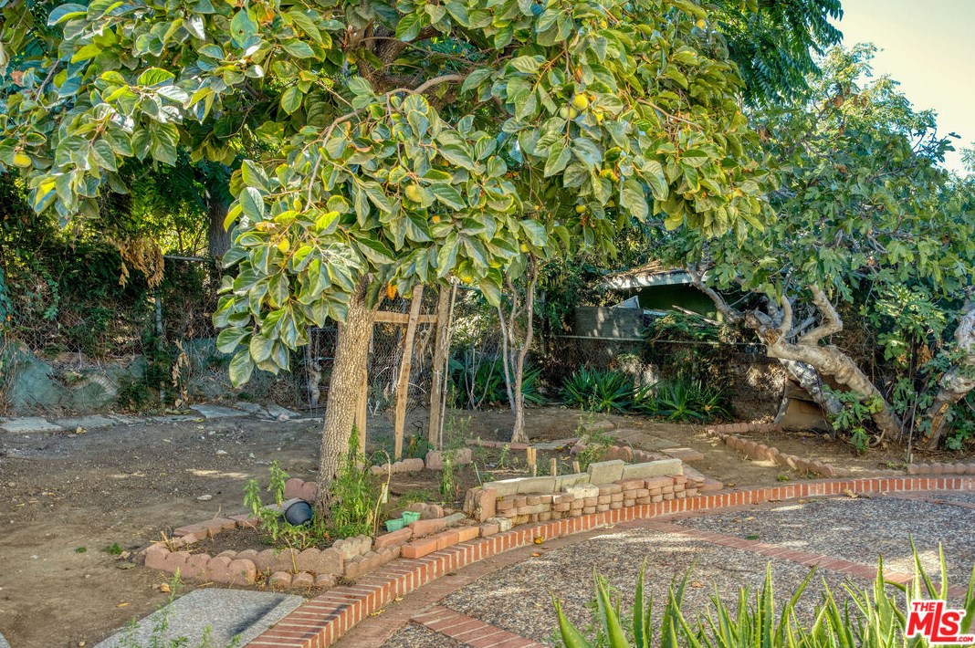 623 Laveta Ter, Los Angeles CA  90026-4303 exterior