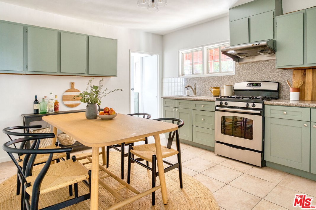 623 Laveta Ter, Los Angeles CA  90026-4303 exterior