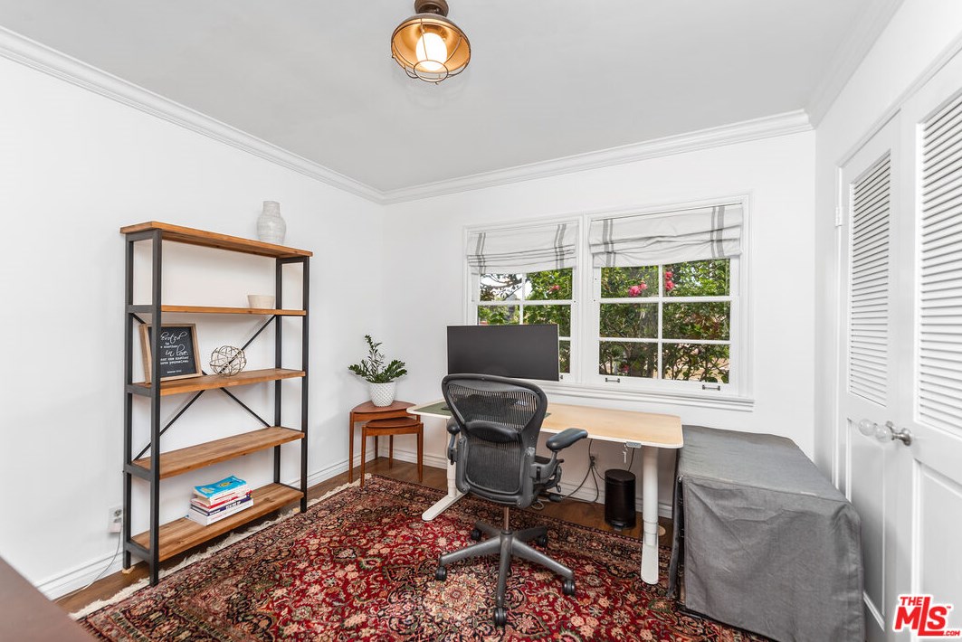 8001 Kentwood Ave, Los Angeles CA  90045-1253 exterior