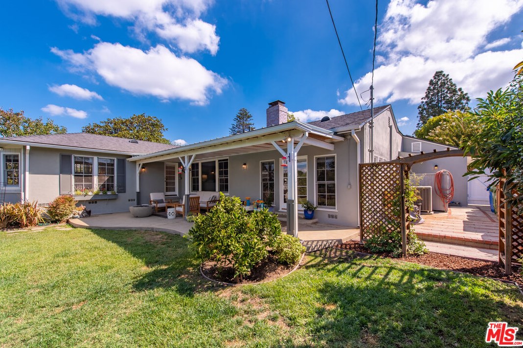 8001 Kentwood Ave, Los Angeles CA  90045-1253 exterior