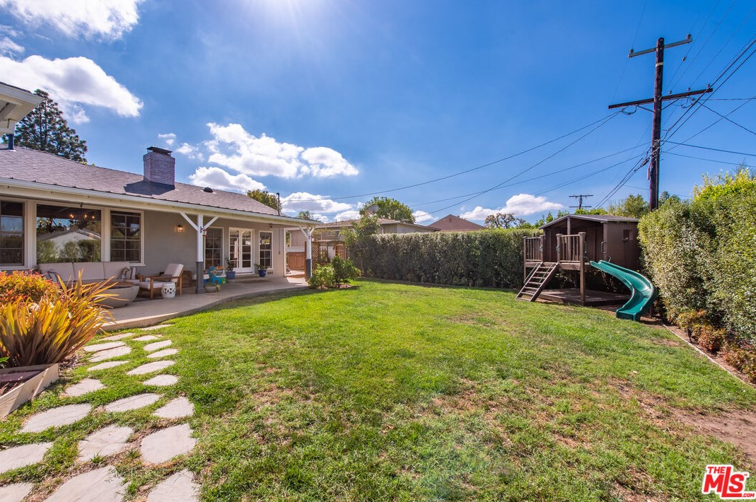 8001 Kentwood Ave, Los Angeles CA  90045-1253 exterior