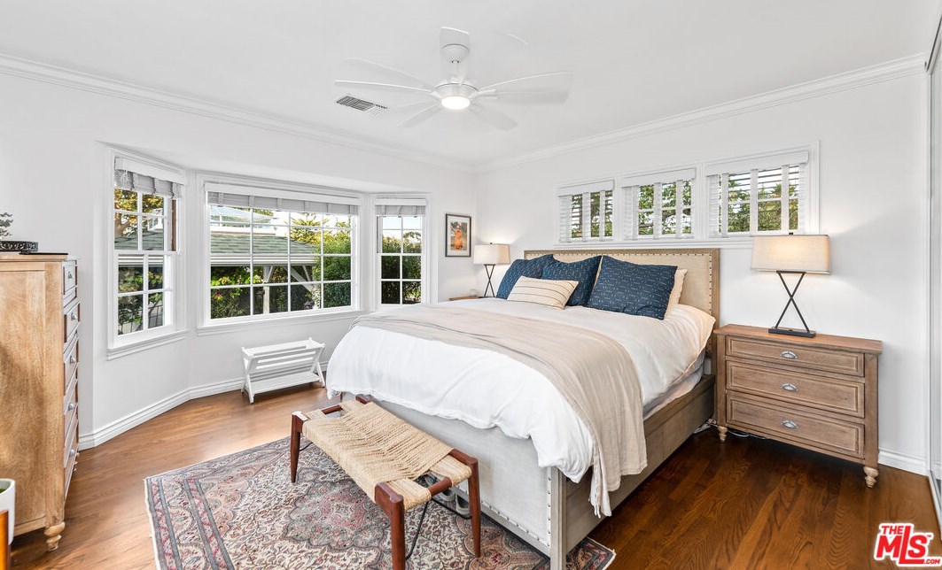 8001 Kentwood Ave, Los Angeles CA  90045-1253 exterior