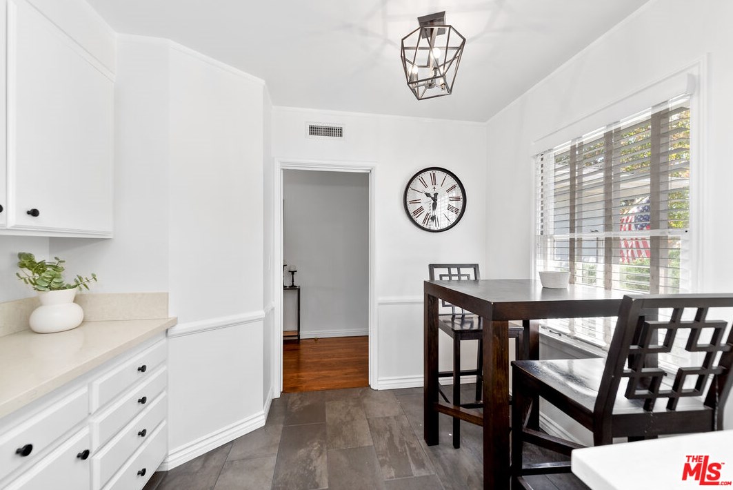 8001 Kentwood Ave, Los Angeles CA  90045-1253 exterior