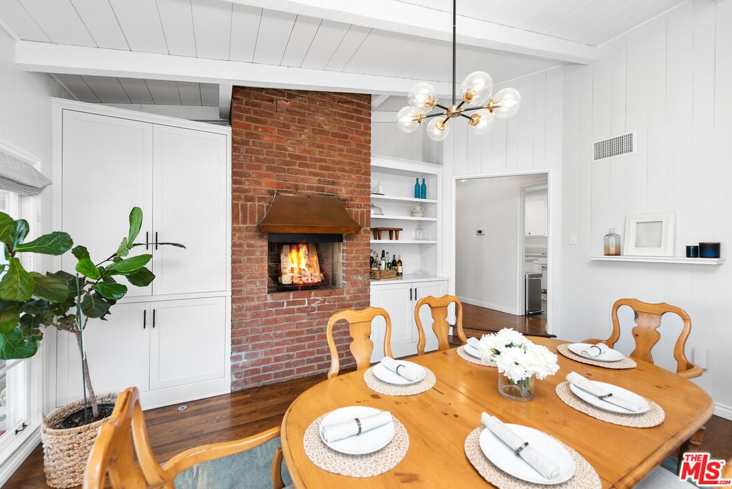 8001 Kentwood Ave, Los Angeles CA  90045-1253 exterior