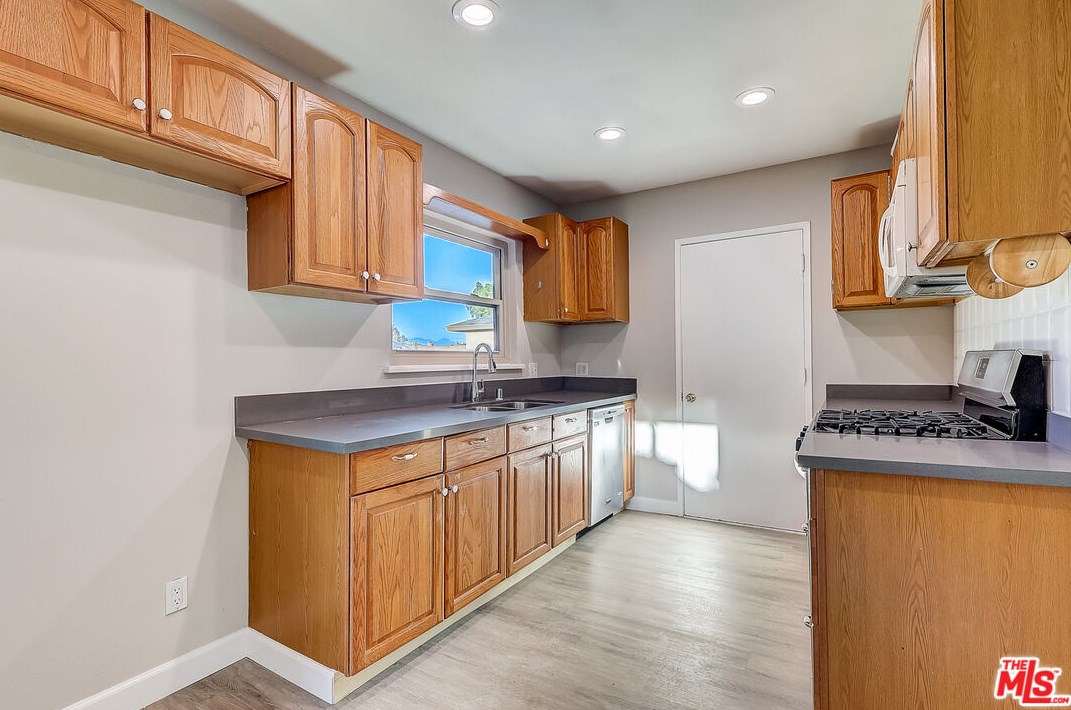 14886 Greenworth Dr, La Mirada CA  90638-3022 exterior