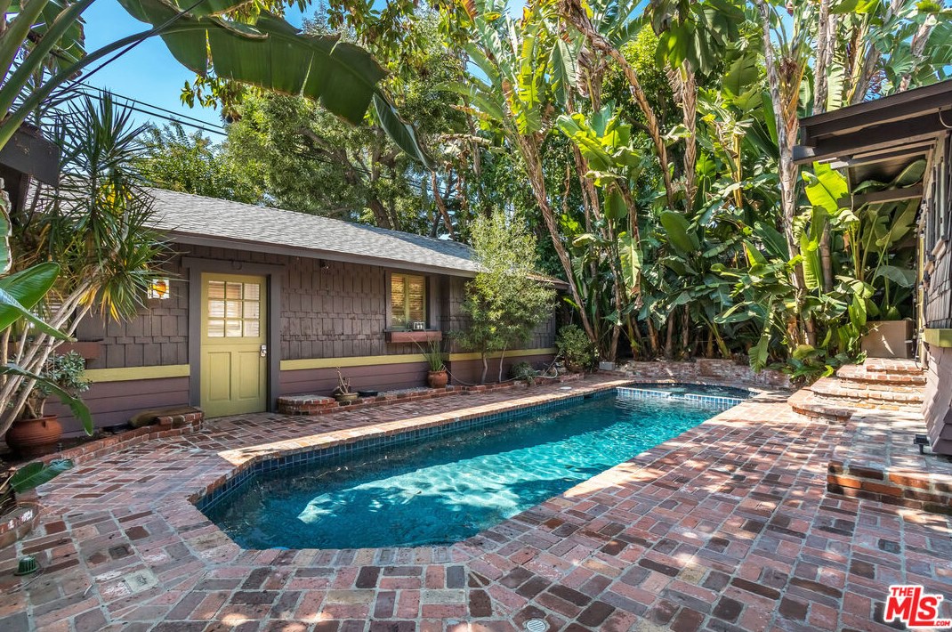 2003 Canyon Dr, Los Angeles CA  90068-3609 exterior