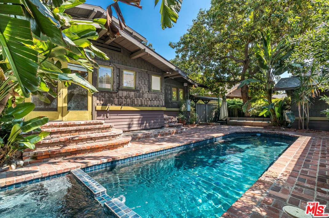 2003 Canyon Dr, Los Angeles CA  90068-3609 exterior