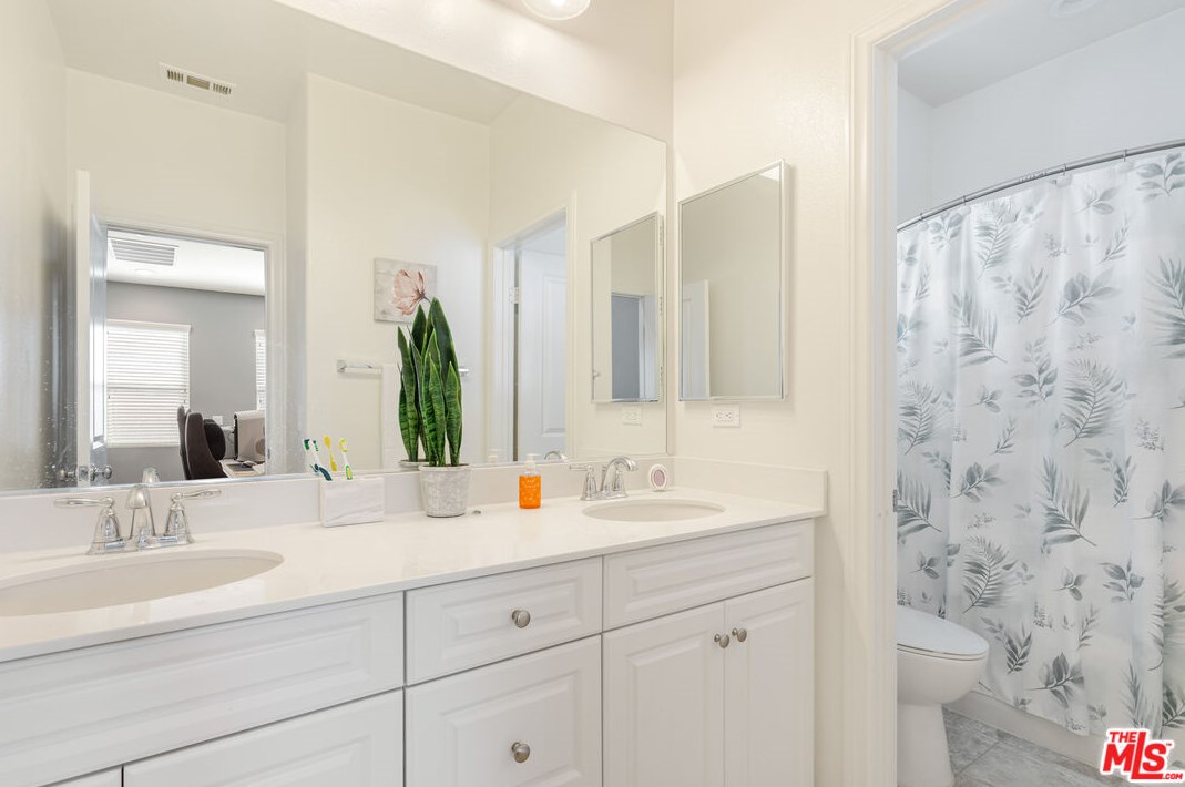 35414 Marabella Ct, Winchester CA  92596-8473 exterior