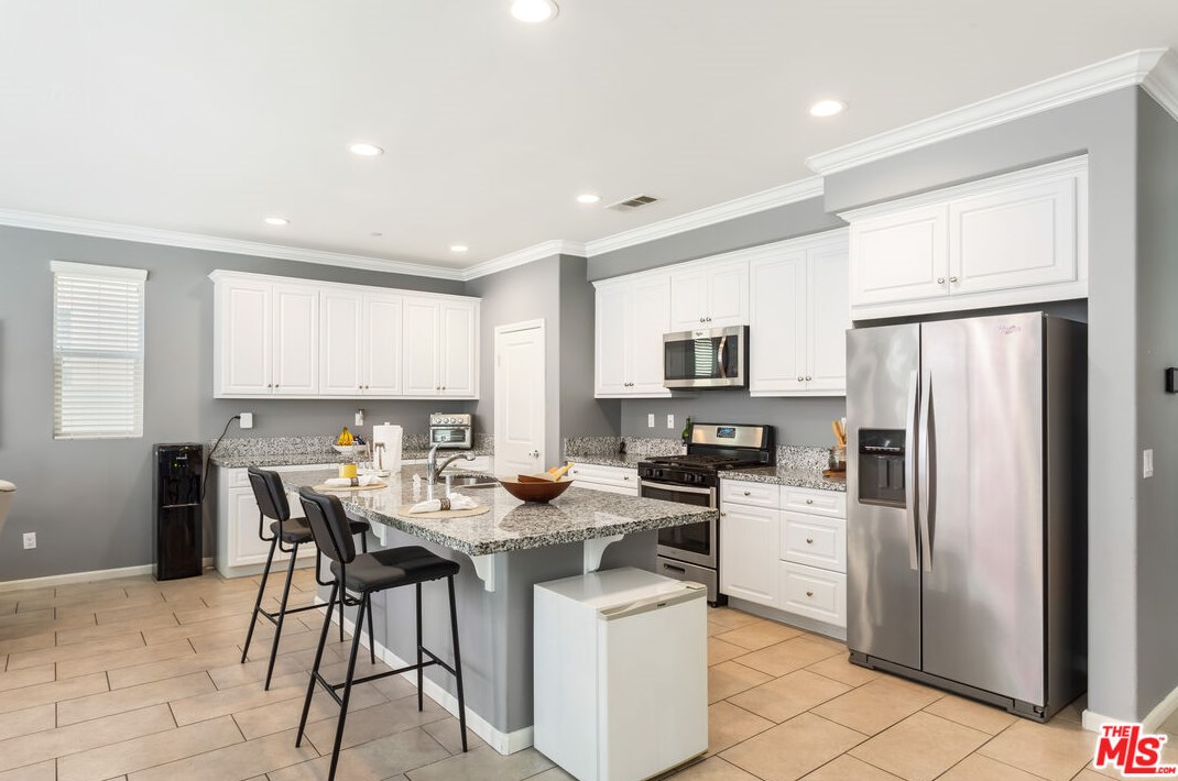 35414 Marabella Ct, Winchester CA  92596-8473 exterior