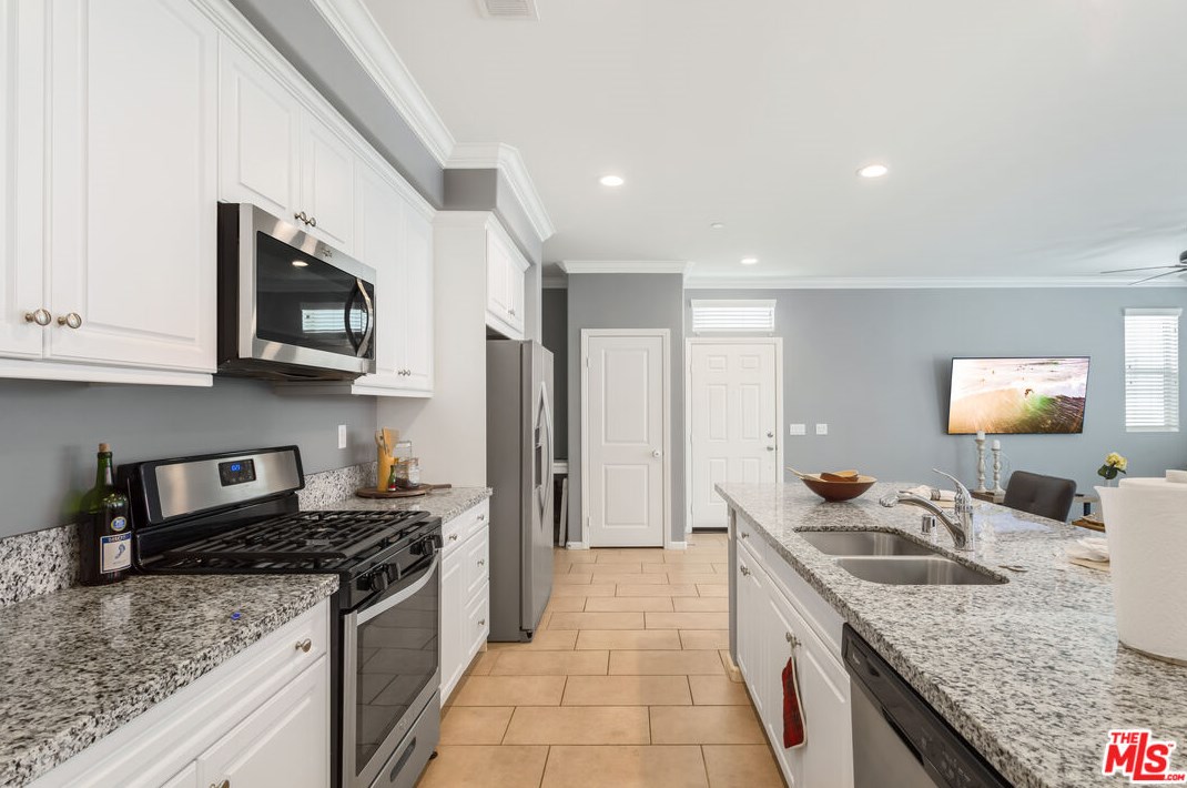 35414 Marabella Ct, Winchester CA  92596-8473 exterior