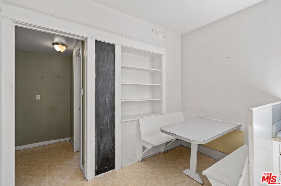 626 Gower St, Los Angeles CA  90004-1304 exterior