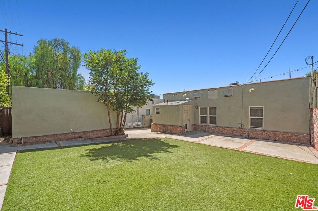 626 Gower St, Los Angeles CA  90004-1304 exterior