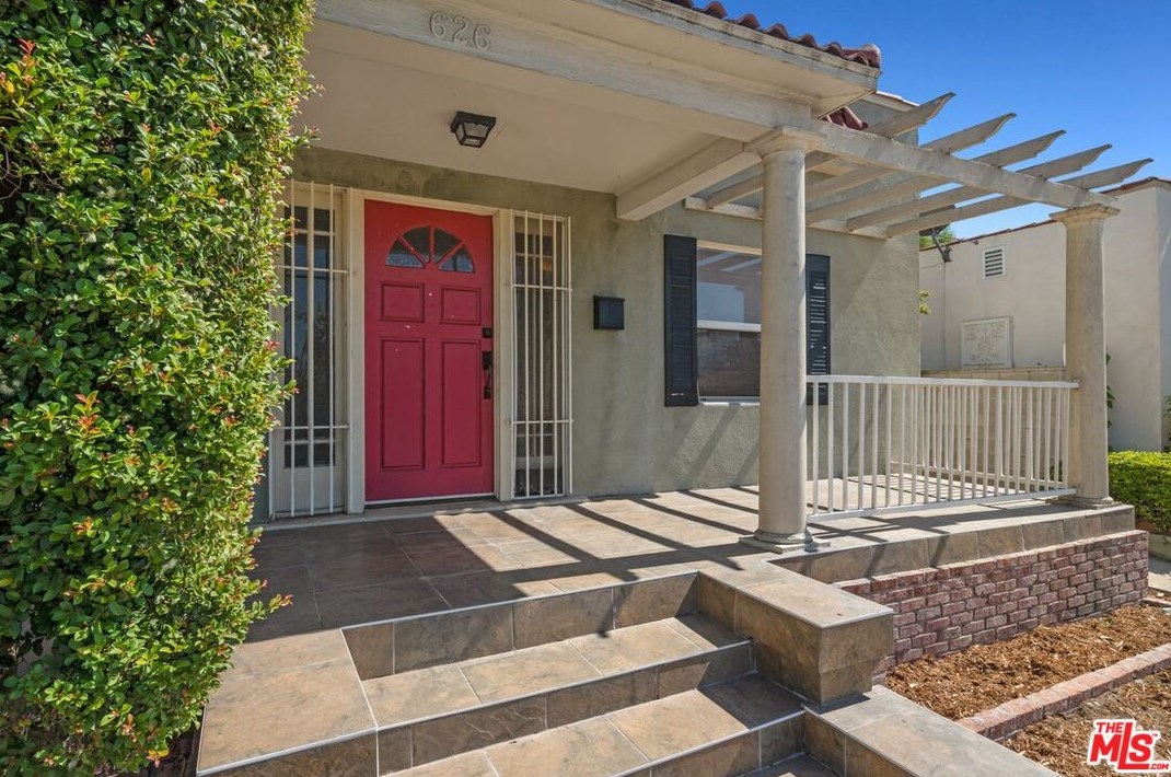 626 Gower St, Los Angeles CA  90004-1304 exterior