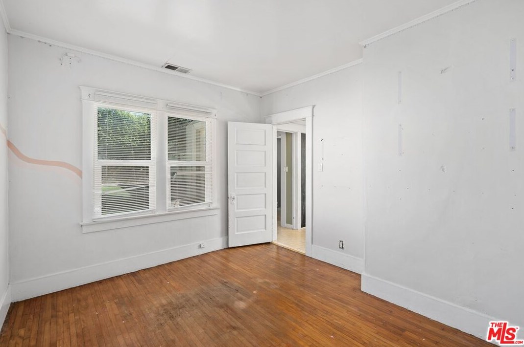 626 Gower St, Los Angeles CA  90004-1304 exterior