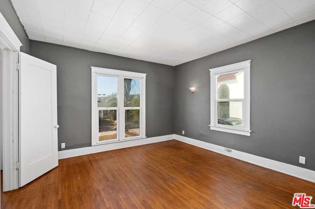 626 Gower St, Los Angeles CA  90004-1304 exterior