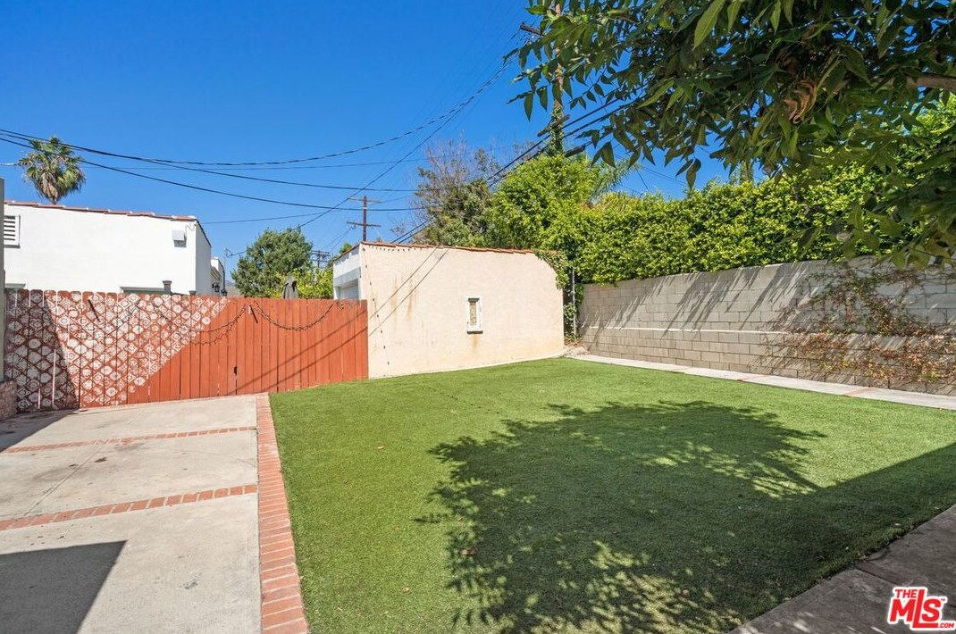 626 Gower St, Los Angeles CA  90004-1304 exterior