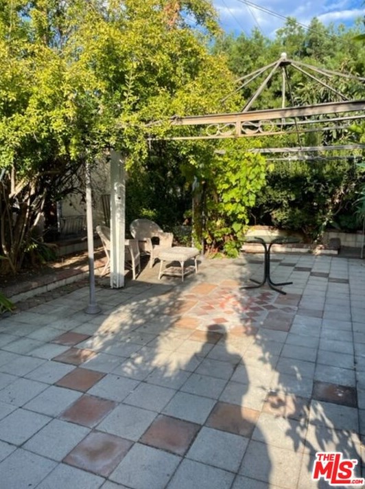 4611 Clarissa Ave, Los Angeles CA  90027-2817 exterior