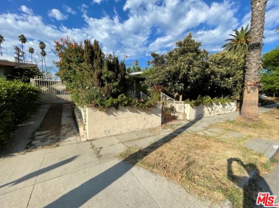 4611 Clarissa Ave, Los Angeles CA  90027-3114 exterior