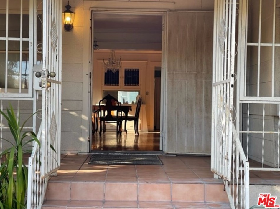 4611 Clarissa Ave, Los Angeles CA  90027-2817 exterior